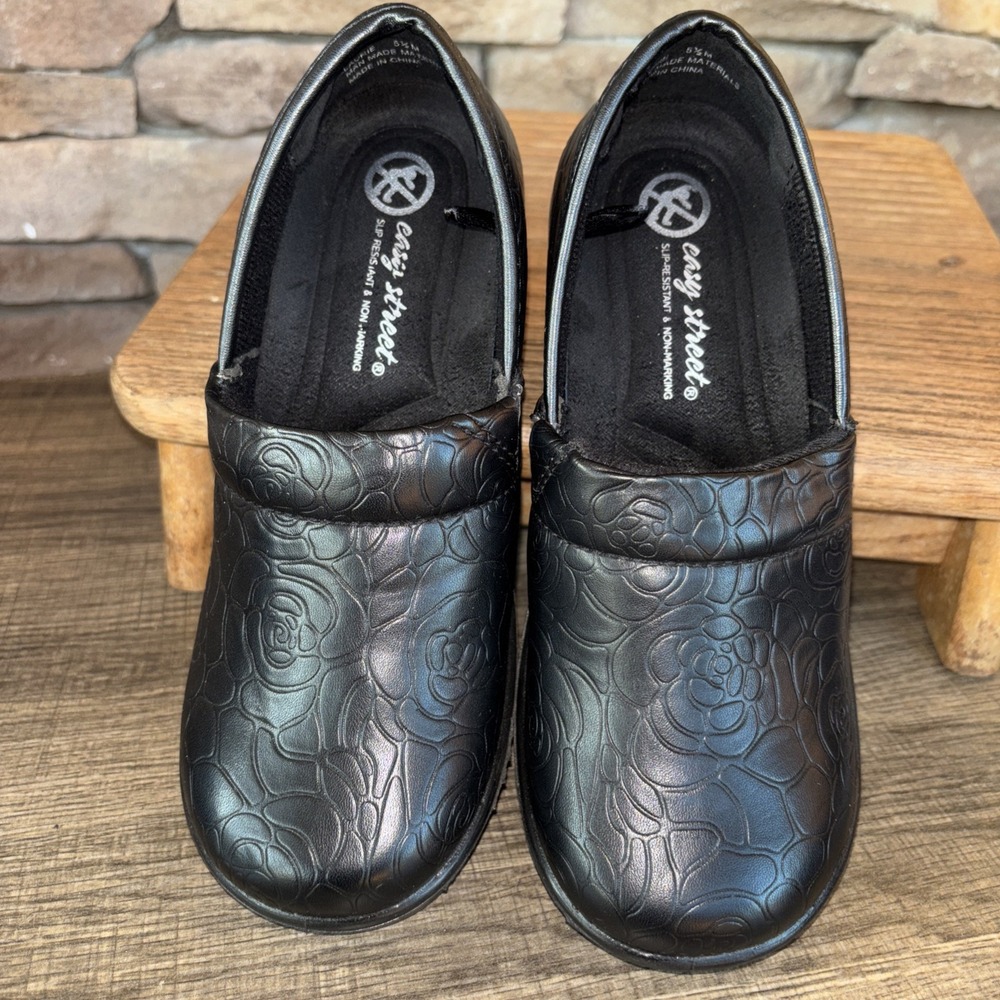 Easy Street 5.5 M Slip Resistant Comfort Nursing Clogs Shoes Black Rose Print - Picture 8 of 10